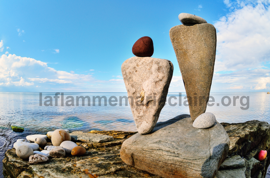Pierre sur la plage ying et yang